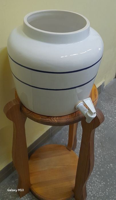 Диспенсер для воды.