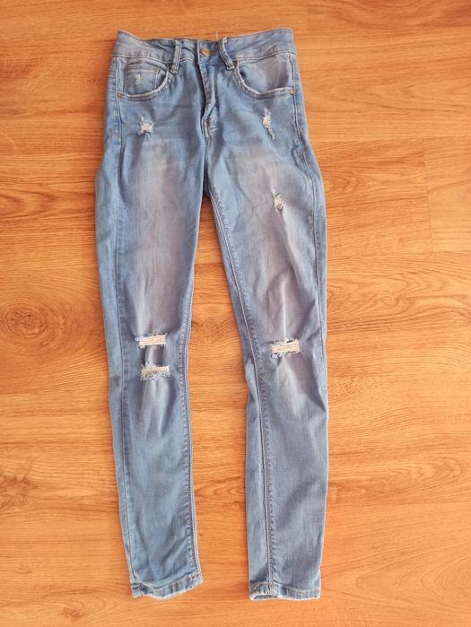 Spodnie jeansowe z przetarciami rozmiar 34