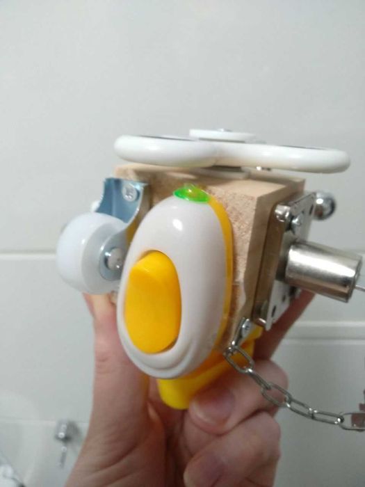 Дерев'яний куб бізіборд, 7 ігрових елементів, логічний