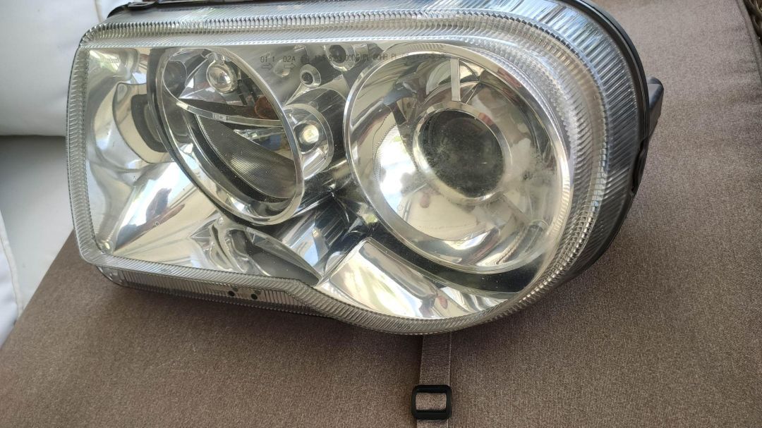 farol esquerdo bi-xenon Chrysler 300c completo