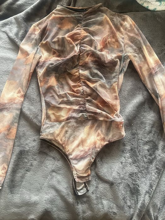 Боді із принтом в стилі класицизм