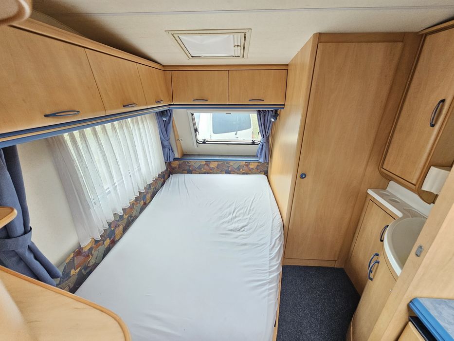 Przyczepa kempingowa Hobby De Luxe 440 z 2000r z przedsionkiem ZAREJES