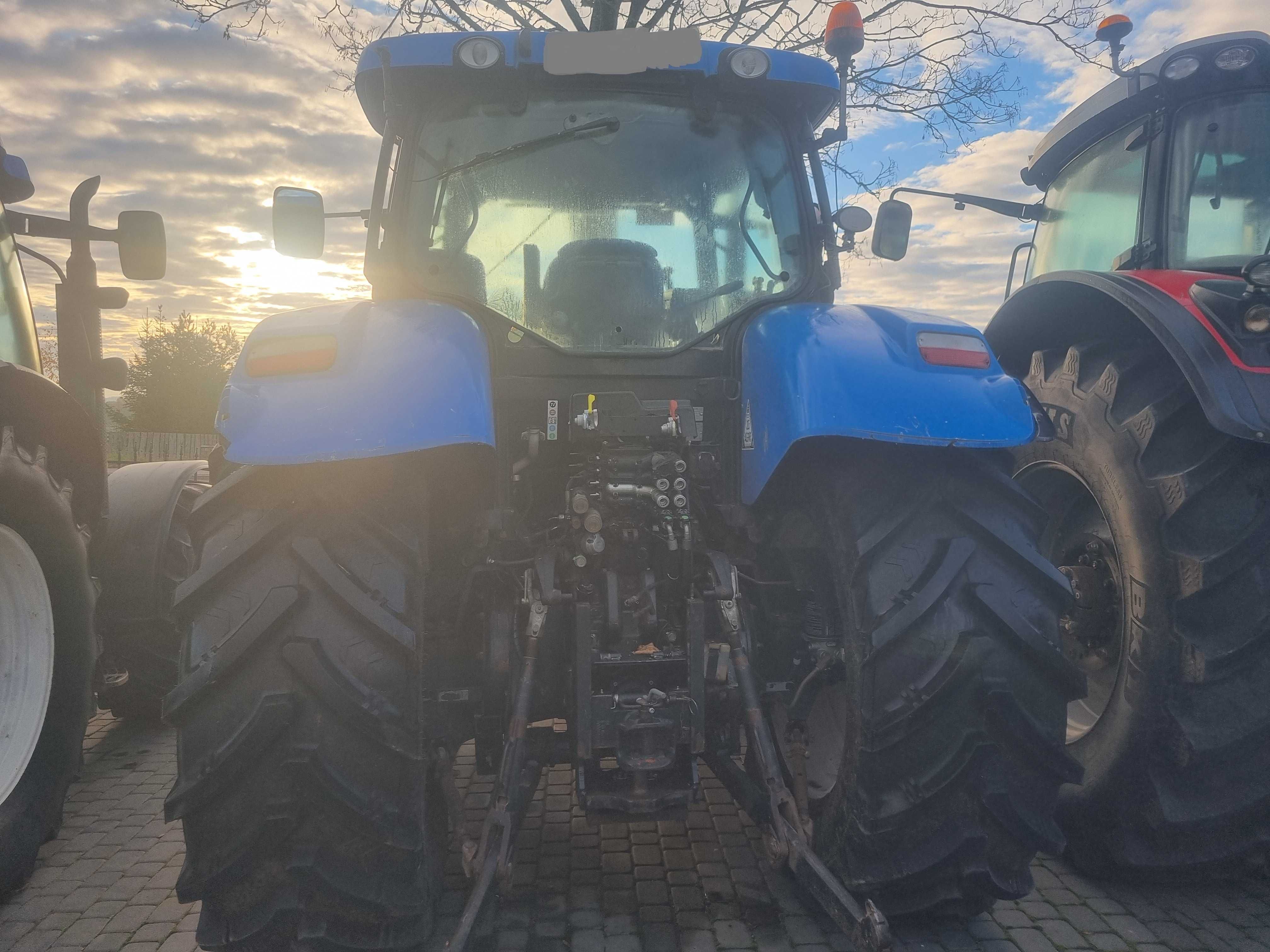 Ciągnik New Holland T7.200 z womem i tuzem