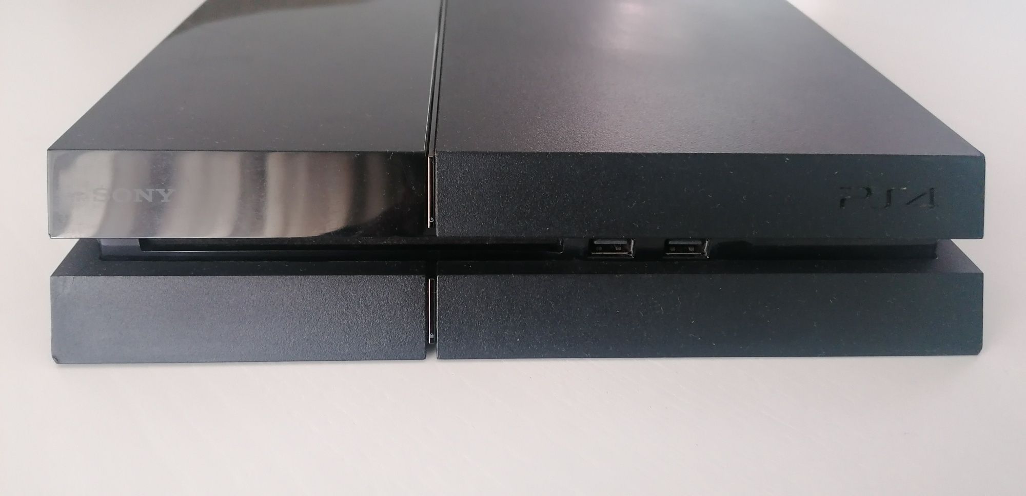 Ps4 + cabo power + cabo HDMI