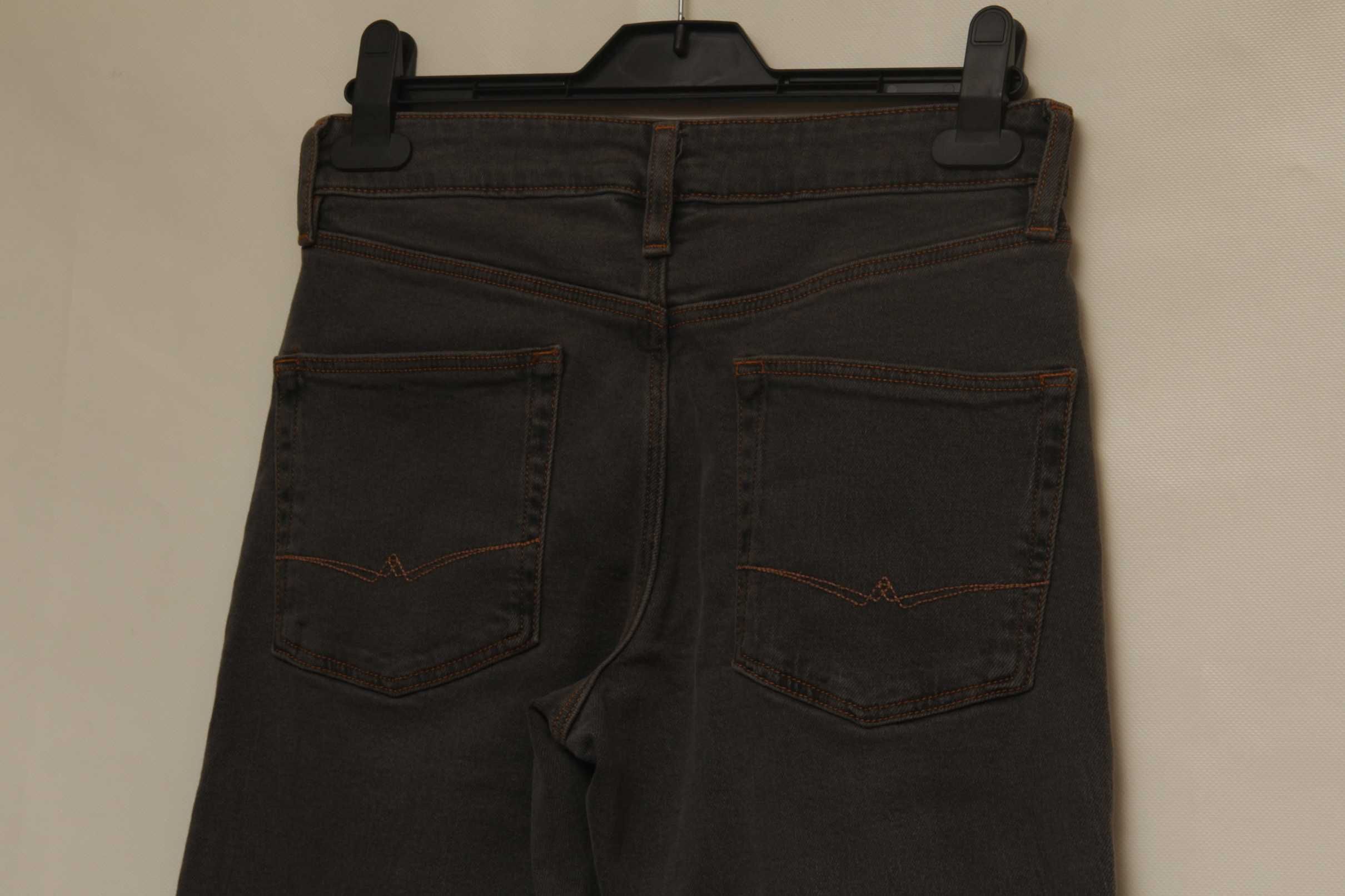 Asos 28 30 джинсы из хлопка и эластина полностью новые.