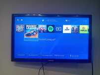 Konsola PS4 + TV Samsung 32"+4 pady+ładowarka+14 gier