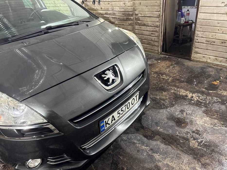 Peugeot 5008 • 2010 рік • 6 500 $