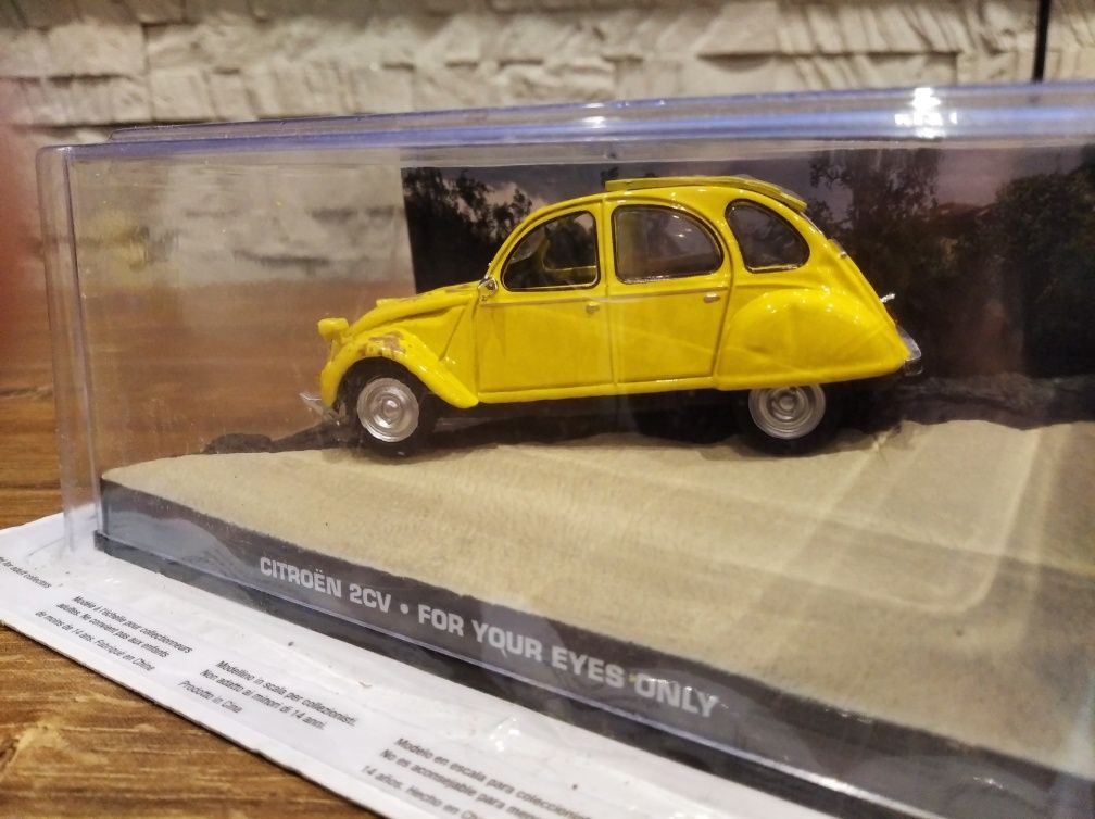 1:43 Citroen 2CV James Bond 007 "For Your Eyes Only" model