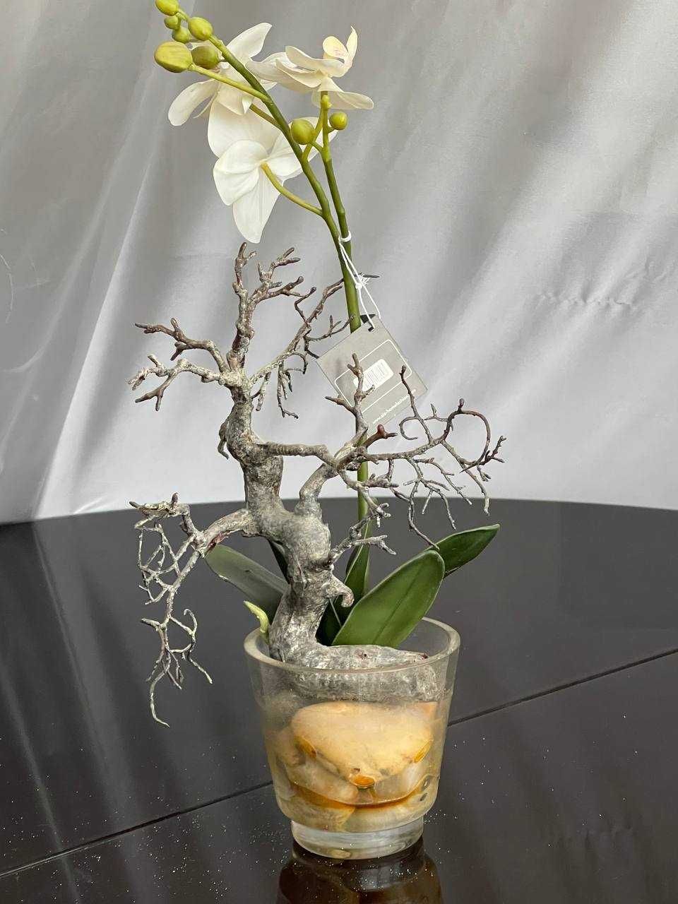 Кашпо с искусственной орхидеей