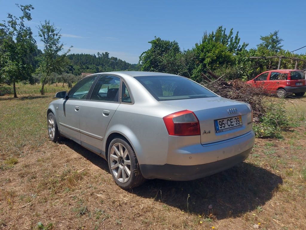 Audi A4 1.9 TDI de 130cv 6velocidades sinistrado com documentos