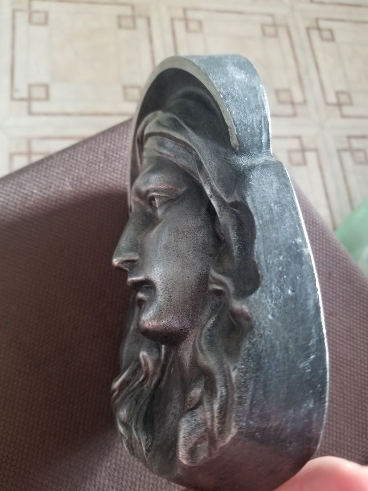 Барельєф на стіну, Діва Марія.