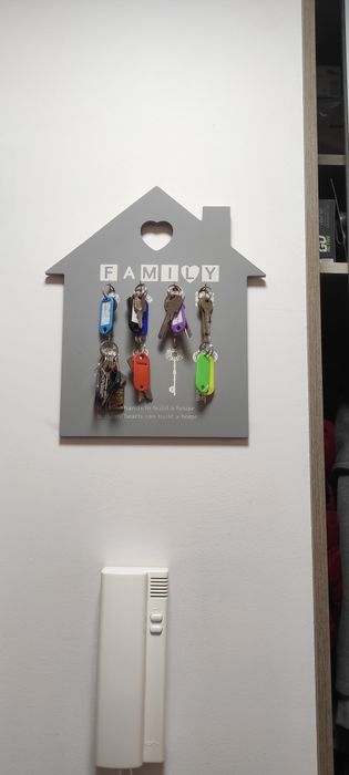 Wieszak na klucze domek na klucze stan dobry