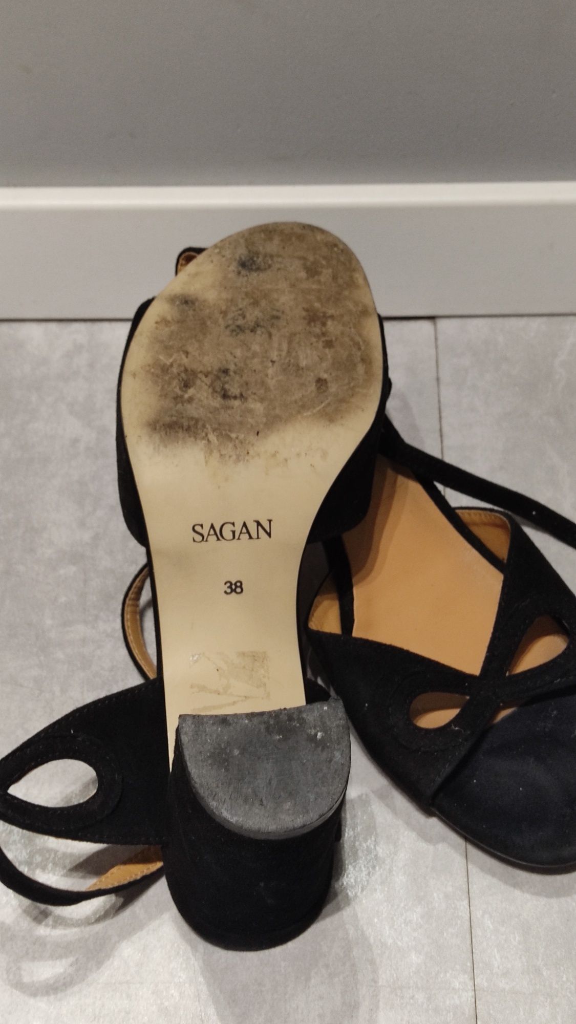 Sandały skórzane na słupku Sagan
