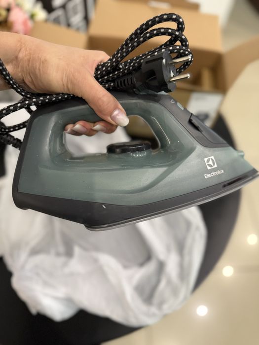 Нова праска Electrolux E5S12-60G
