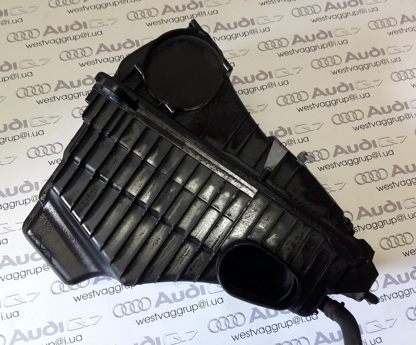 Корпус воздушного фильтра Audi Q7/Volkswagen Touareg 2003 - 2015