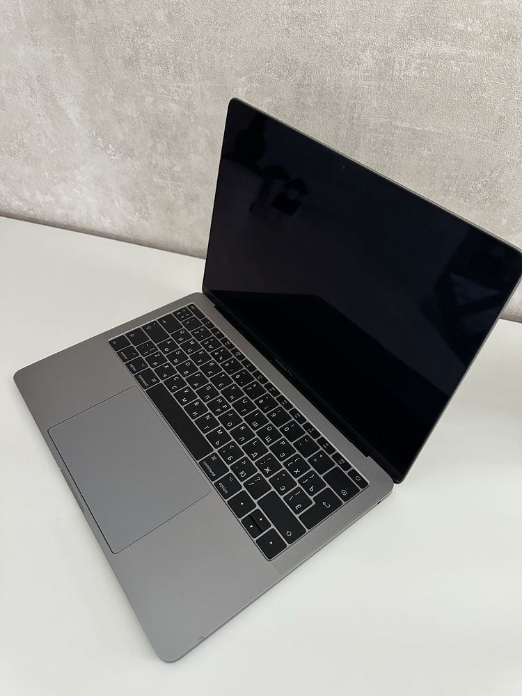 MacBook Pro 13” (2017, Core i5, 8GB RAM, 128GB SSD)