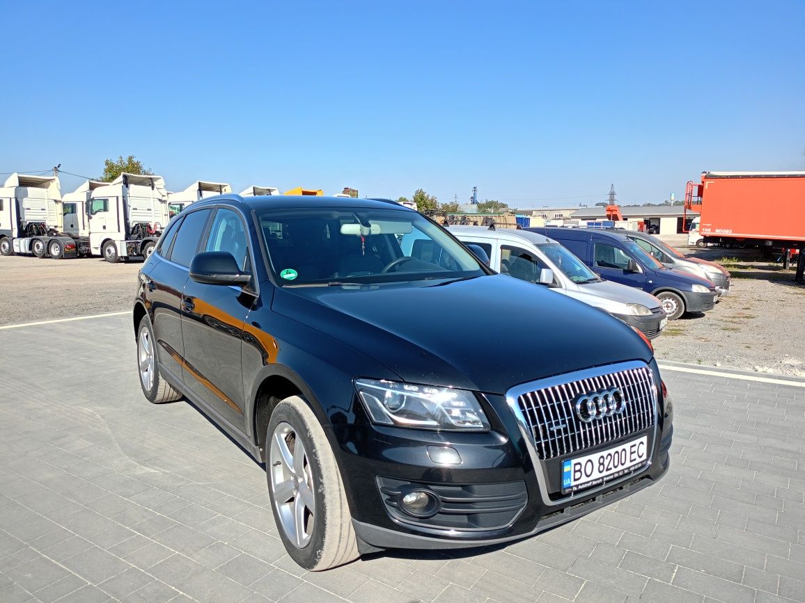 Позашляховик AUDI Q5 3- кубовий