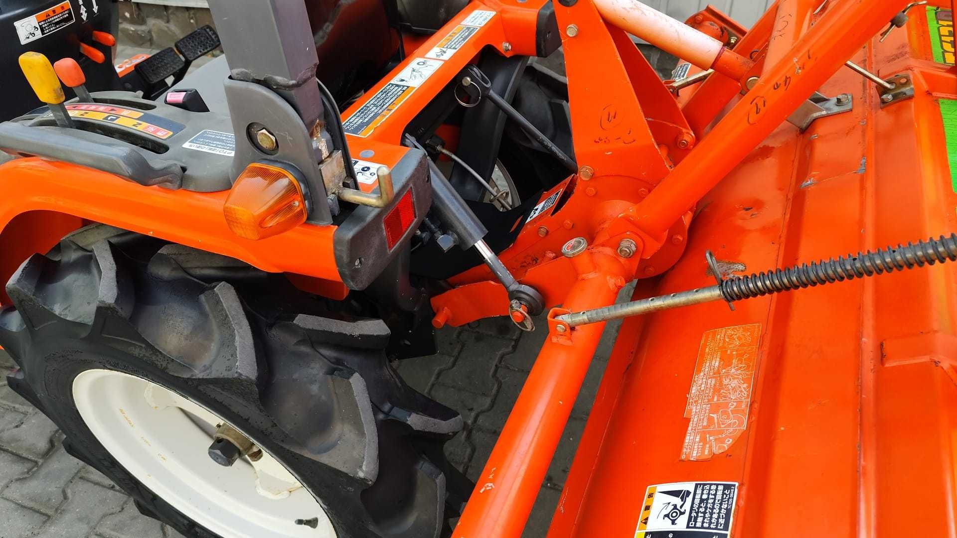Japoński traktorek Hinomoto CX150  z glebogryzarką 4x4 15 km