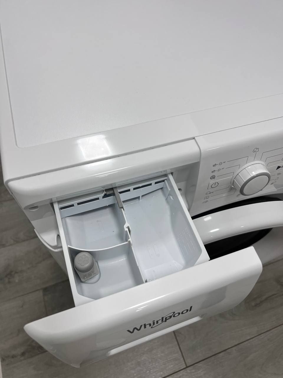 Пральна сушильна машинка Whirlpool FWDG861483E WV