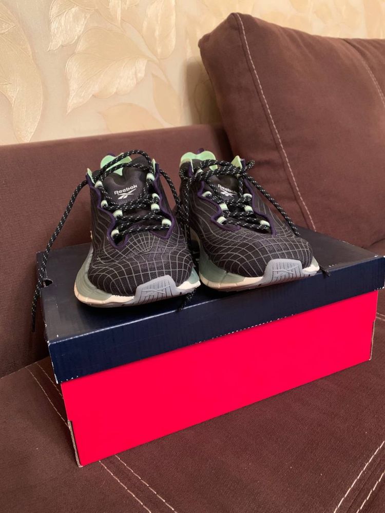 Reebok кросівки