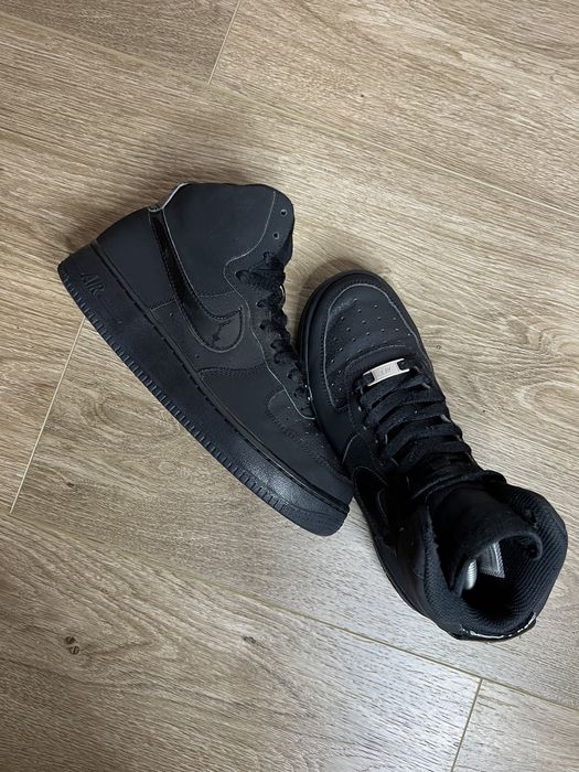 Продам БОМБЕЗНІ жіночі кросівки Nike Air Force 1 High Black