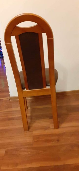 Drewniany, masywny stół z 6 krzesłami,stan bardzo dobr