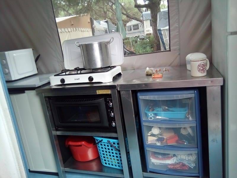 Caravana com avançado e cozinha