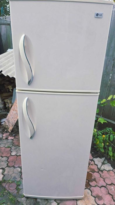 Холодильник LG. 2-х камерный рабочий. б\у.