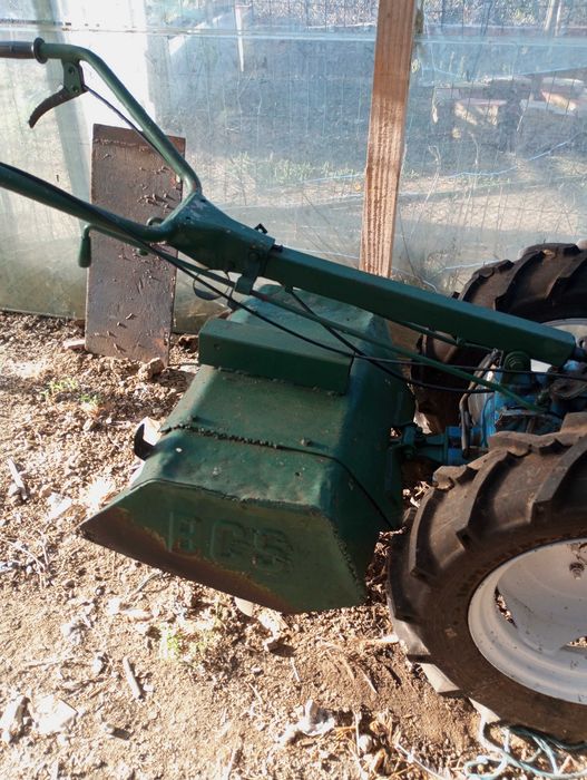 Tenho para venda este motocultivador de marca ACME  valdobbiadene com