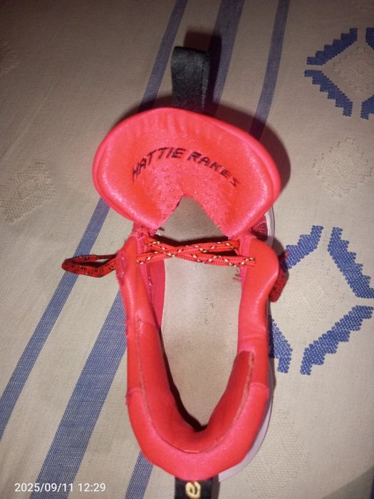 Оригінальні кросівки Nike Cosmic Unity 2 трошки б/у