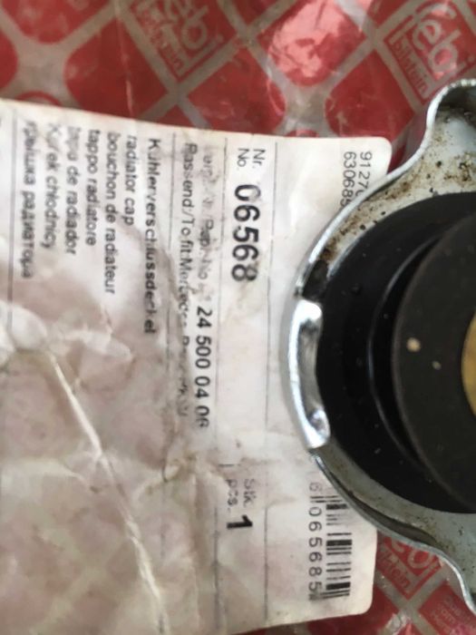 Расширительный бачёк и крышка бачка Мерседес