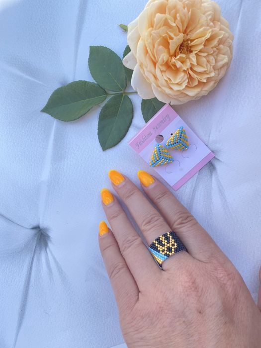 Гердан з чеського бісеру, вироби з бісеру. Кутовий гердан.