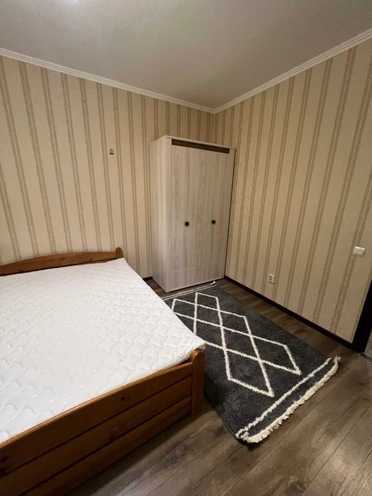 оренда 1 кв нов Колоскова 11 4\5  закрита терит з паркомісц 18000 грн
