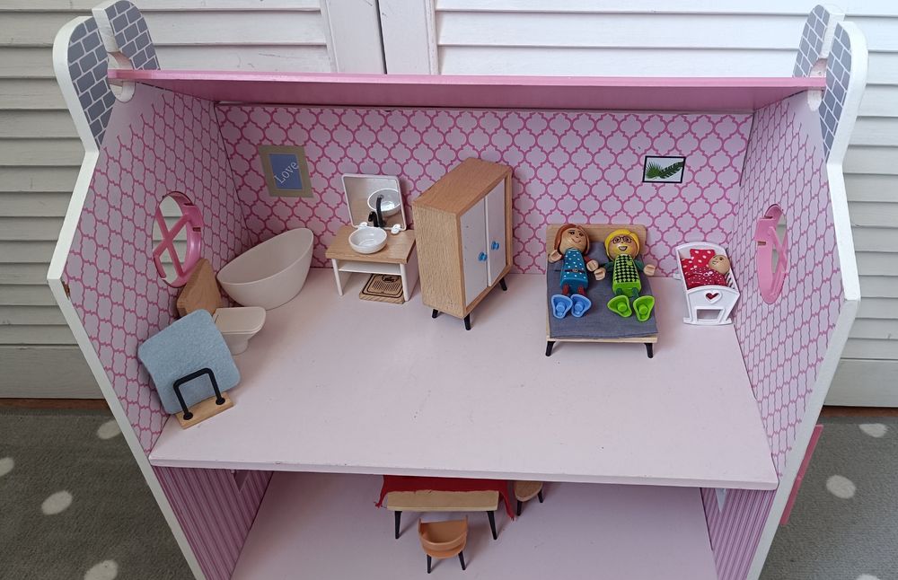 Domek dla lalek drewniany