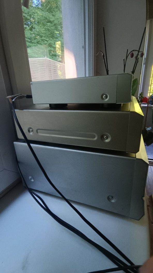ONKYO amplituner, cd, dvd.