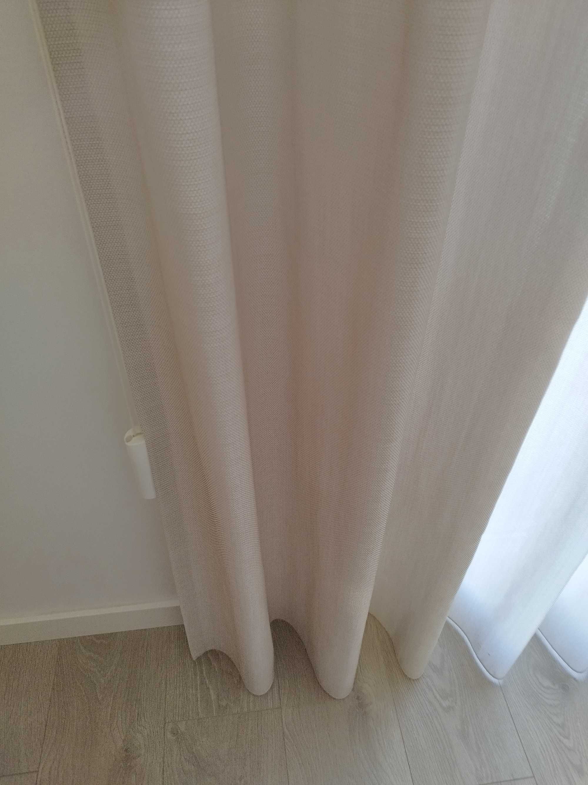 Cortinado com calha no teto