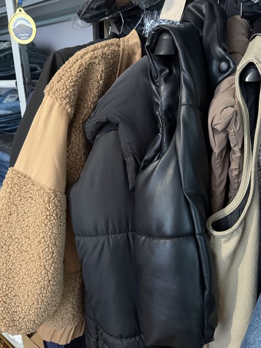 Розпродаж нового жіночого одягу