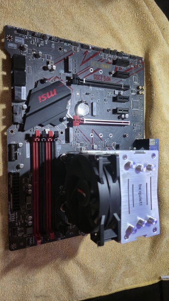 Intel core i5 9600k płyta główna MSI z390 chłodzenie