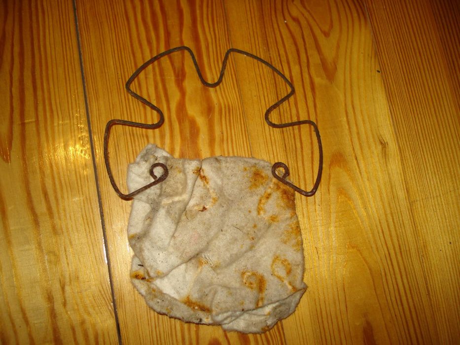 sprężyna i szmatka do niemieckiej maski p. gaz z 2 wojny światowej