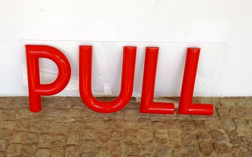Placa Acrílica – “PULL”