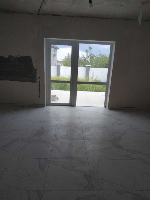 Дом Нерубайское. в центрі 2 поверхи  новий з усім пакетом документів