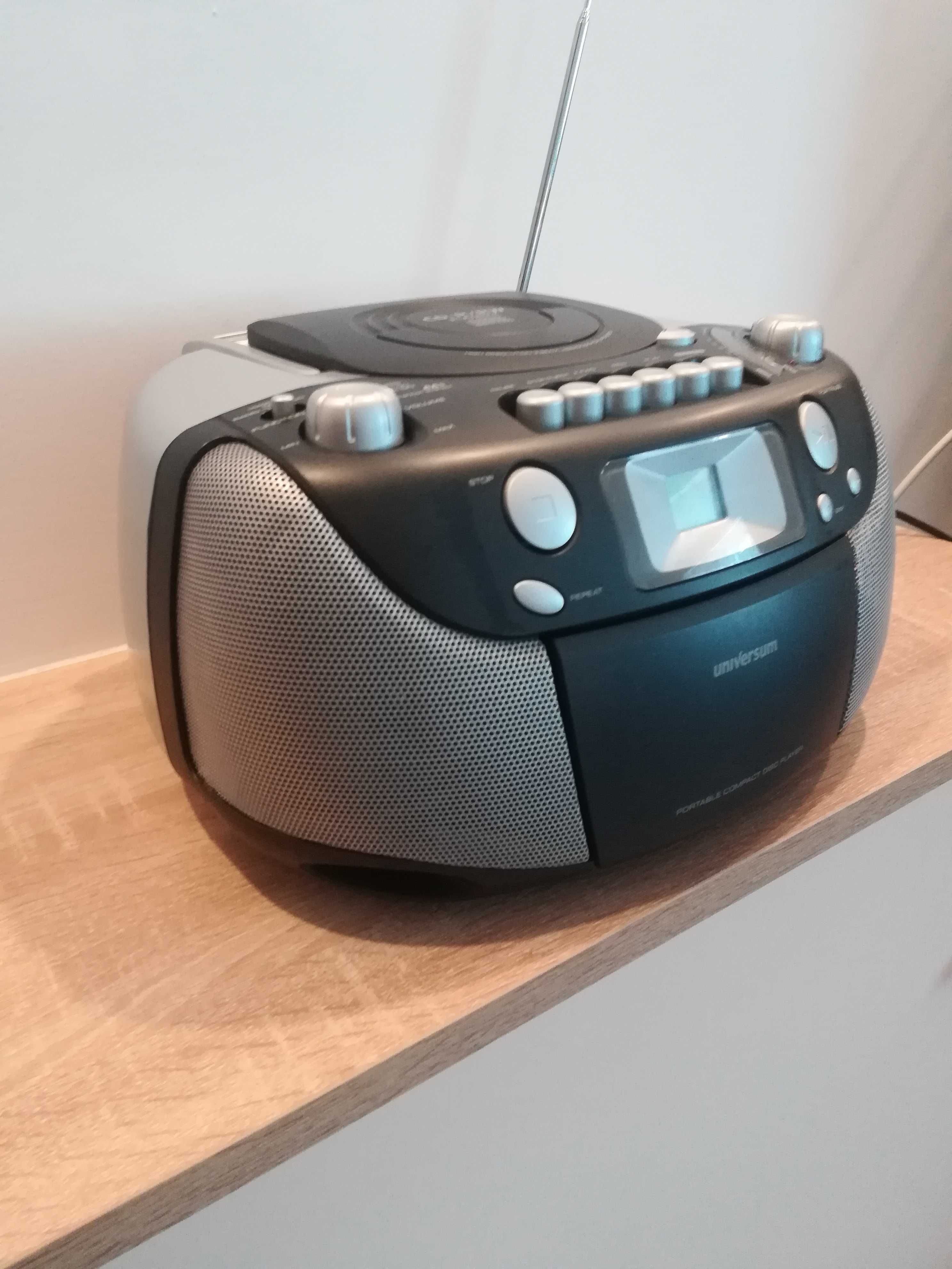 Radio marki Universum  CD-R /RW sprawne i ładne