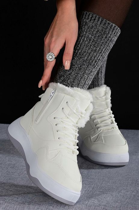 Зимние кроссовки. Черные. Белые. Беж