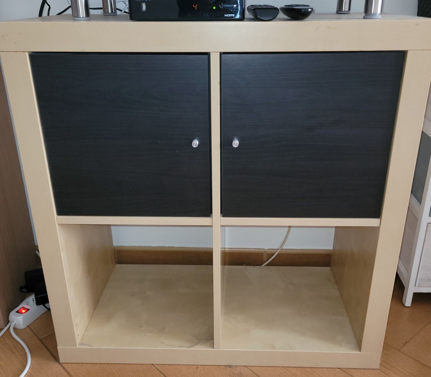 Estante kallax com 2 portas