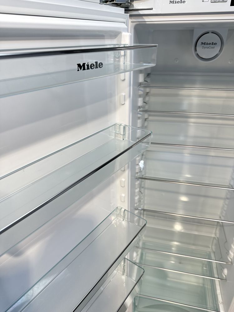 Вбудований однокамерний холодильник Miele K 37222 iD