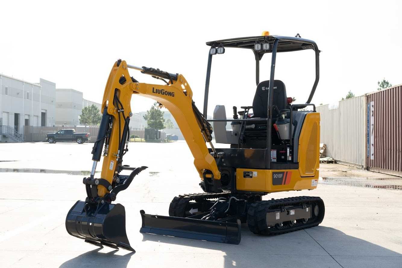 Escavadora/Giratória 1,8t LiuGong 9018F+3 baldes + Broca - como novo