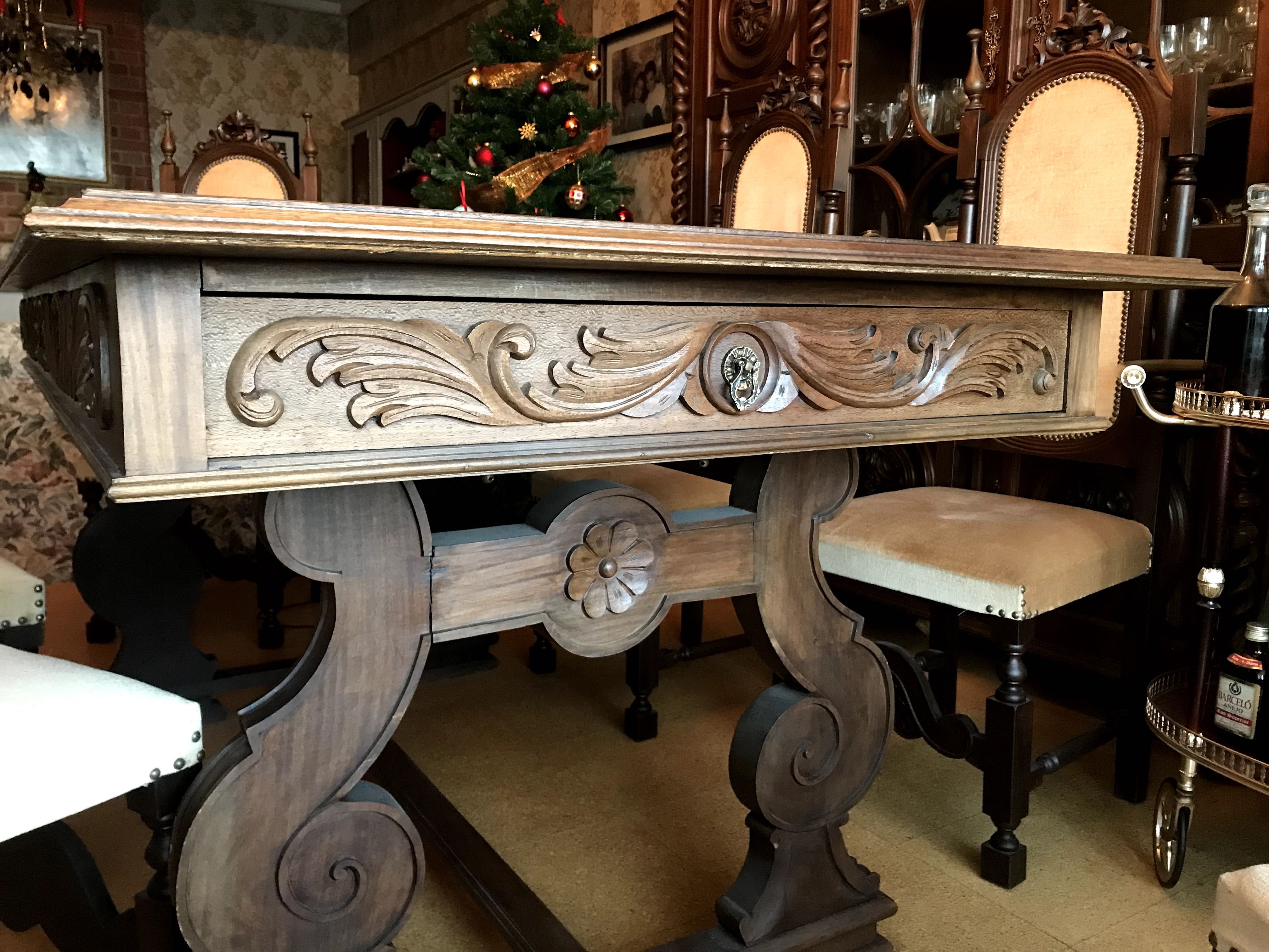 Mesa de madeira maciça