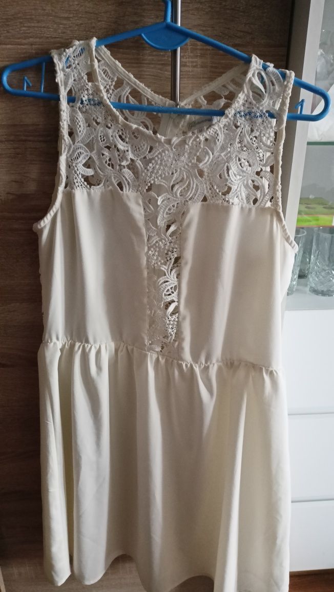 Biała koronkowa sukienka rozmiar M