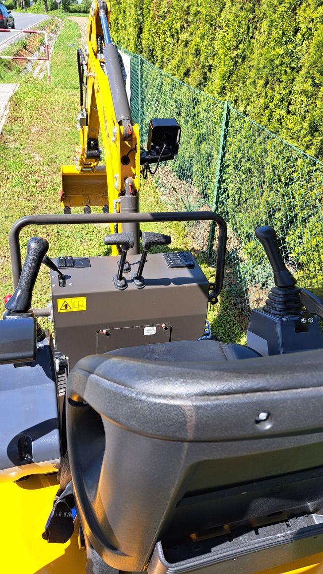 Minikoparka Nex N12 joystick,  Yanmar 3TNV70, 2m głębokość kopania