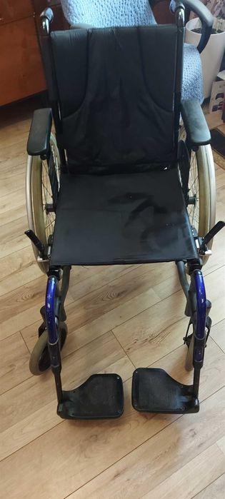 Середньоактивне крісло колісне Invacare. (інвалідний візок - крісло)